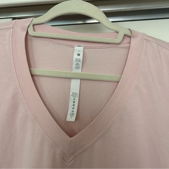 Lululemon Side Tie Waist V Neck T Shirt Pink Mist 10 - Picture 4 of 6